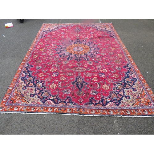 847 - AN ORIENTAL RUG - 315 X 225 CM