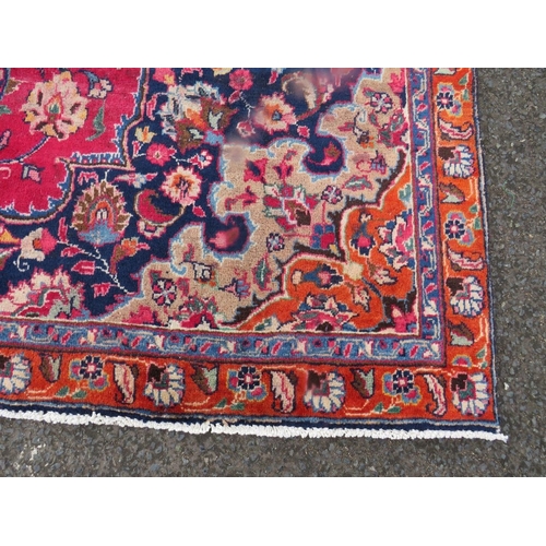 847 - AN ORIENTAL RUG - 315 X 225 CM