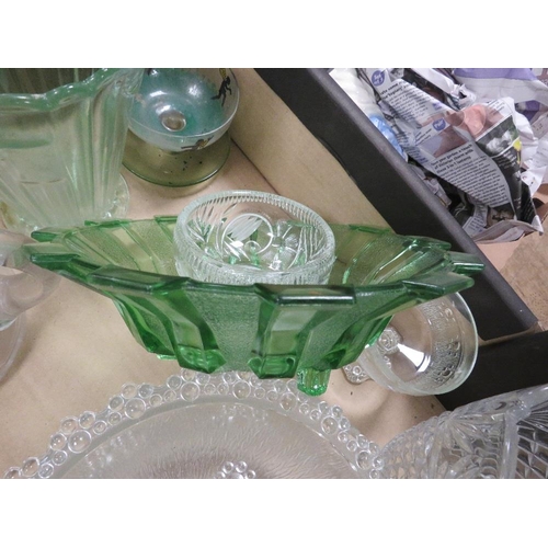 108 - A TRAY OF ASSORTED GLASSWARE TO INCLUDE DESSERT BOWLS DECORATED WITH FAIRIES, ART DECO STYLE DISH ET... 