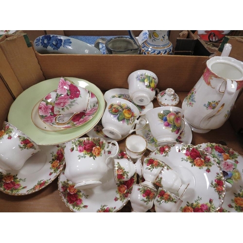 114 - TWO BOXES OF ROYAL ALBERT TO INCLUDE ROYAL ALBERT OLD COUNTRY ROSES ETC