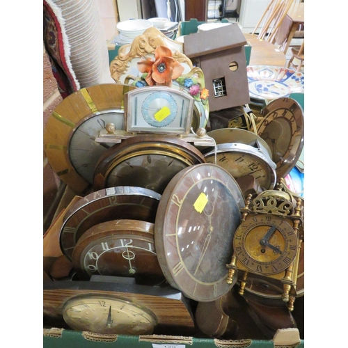 129 - A TRAY OF ASSORTED VINTAGE CLOCKS AND ACCESSORIES