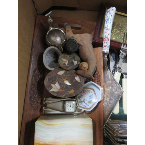 178 - A TRAY OF SUNDRIES TO INCLUDE TREEN AND BOXED CUTLERY