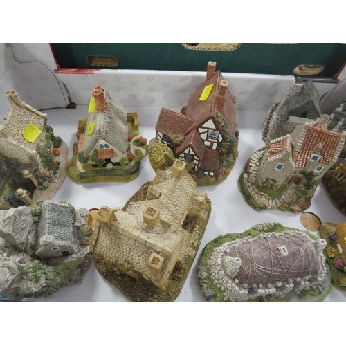 190 - THREE TRAYS OF LILLIPUT LANE COTTAGES MANY A/F