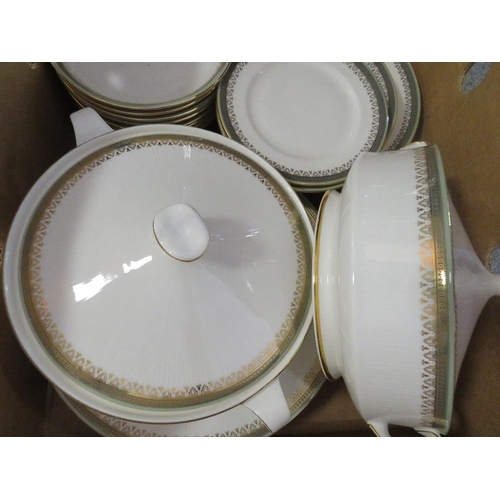 204 - A TRAY OF ROYAL ALBERT KENSINGTON DINNER WARE MAJORITY SECONDS A/F TOGETHER WITH A SMALL QUANTITY OF... 