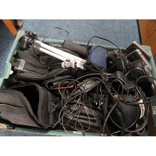 210 - A QUANTITY OF ELECTRICAL'S TO INCLUDE DIGITAL CAMERAS, MOBILE PHONES TABLETS ETC (UNCHECKED A/F)