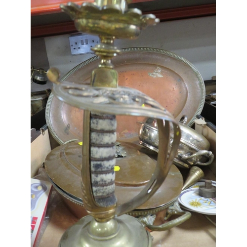 223 - A TRAY OF ASSORTED METAL WARE TO INCLUDE AN UNUSUAL CANDLESTICK MADE FROM A SWORD HANDLE