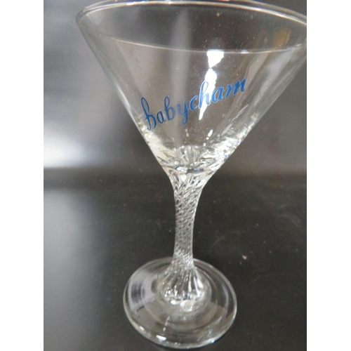 262 - A QUANTITY OF BABYCHAM COLLECTABLE'S ETC TO INCLUDES GLASSES, CERAMIC BOWL AND PLASTIC MODEL A/F