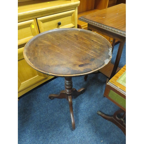 736 - A GEORGIAN MAHOGANY PEDESTAL TABLE WITH TWO OCCASIONAL TABLES (3)