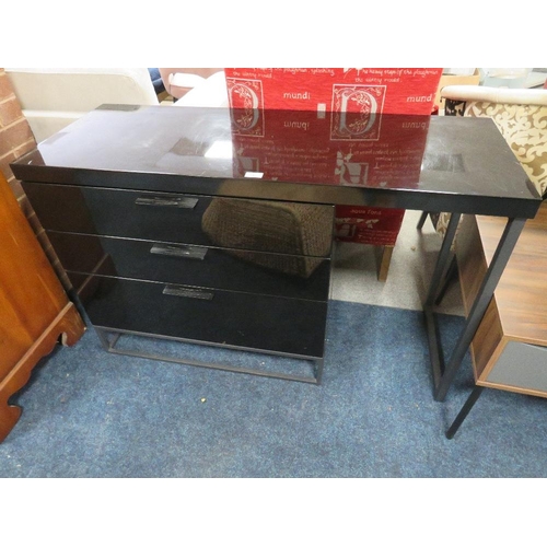 746 - A MODERN BLACK GLOSS DESK (IN TWO SECTIONS)