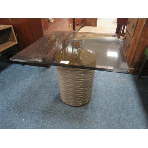 747 - A MODERN GLASS TOPPED LAMP TABLE