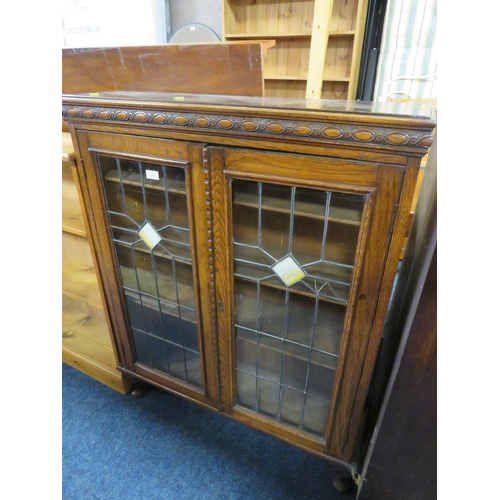 779 - A VINTAGE OAK LEADED / GLAZED BOOKCASE - W 88 CM