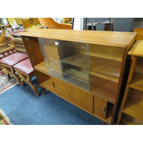 781 - A MID CENTURY 'BEANER & TAPLEY' GLAZED BOOKCASE - W 122 CM