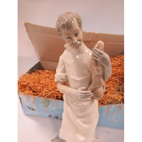 326 - A LLADRO FIGURE OF A DOCTOR HOLDING A NEW BORN BABY TOGETHER WITH A LLADRO FIGURE OF A NURSE IN ORIG... 