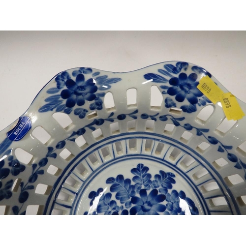 343 - A VINTAGE BESWICK CIRCUS DISH TOGETHER WITH A PIERCED BLUE/WHITE ROCHA BOWL