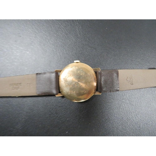 418 - A VINTAGE 9 CARAT GOLD SHIELD INCA BLOCK WRIST WATCH WITH PRESENTATION TO BACK DUST COVER