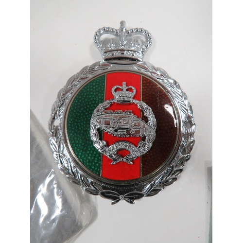 434 - A COLLECTION OF ASSORTED TANK REGIMENT / MILITARY BADGES., ROYAL TANK REGIMENT ASSOCIATION GUARD FEA... 