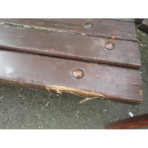 602 - A HEAVY VINTAGE CAST IRON GARDEN BENCH