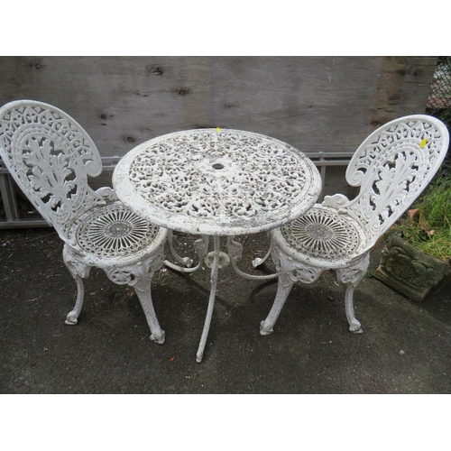 604 - A CAST ALUMINIUM GARDEN PATIO SET WITH TWO CHAIRS AND A PARASOL BASE