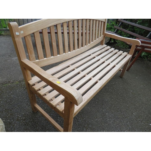 612 - A NEW / OLD STOCK HARDWOOD GARDEN BENCH