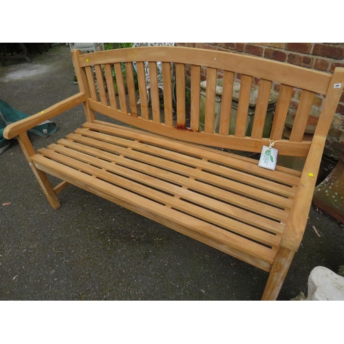 613 - A NEW / OLD STOCK HARDWOOD GARDEN BENCH