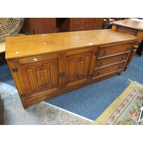 802 - AN OAK EFFECT LOW SIDEBOARD A/F