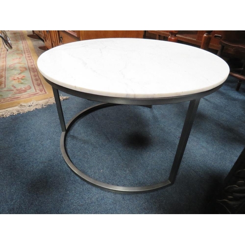 822 - A MODERN MARBLE TOPPED CIRCULAR LAMP TABLE