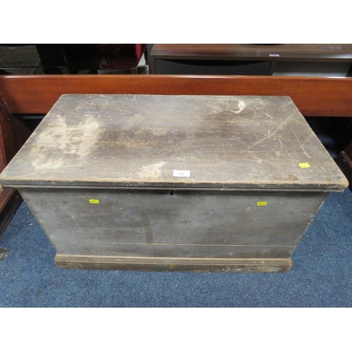 848 - A VINTAGE PINE CARPENTERS TOOL BOX - W 80 CM