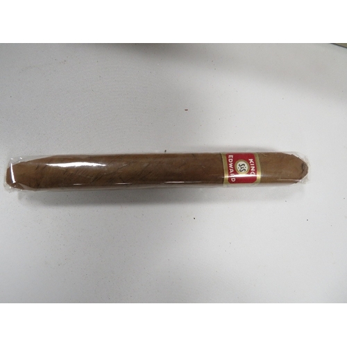 464 - A BOX OF KING EDWARD INVINCIBLE DELUX CIGARS