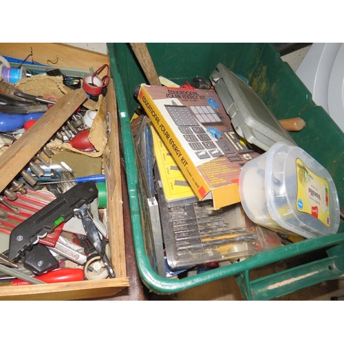 662 - A LARGE SELECTION OF TOOLS AND CONSUMABLES TO INCLUDE TOOLBOXES AND CONTENTS