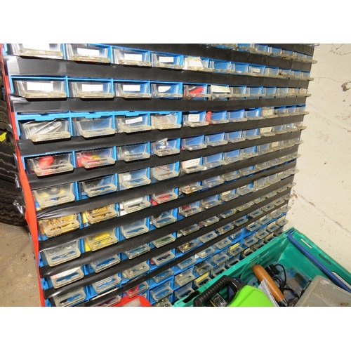 663 - A LARGE RACK OF PLASTIC STORAGE DRAWERS AND CONTENTS TOGETHER WITH TWO TRAYS OF TOOLS AND CONSUMABLE... 