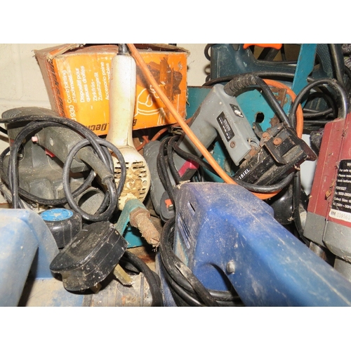 671 - A LARGE QUANTITY OF ELECTRIC POWER TOOLS - A/F (HOUSE CLEARANCE)