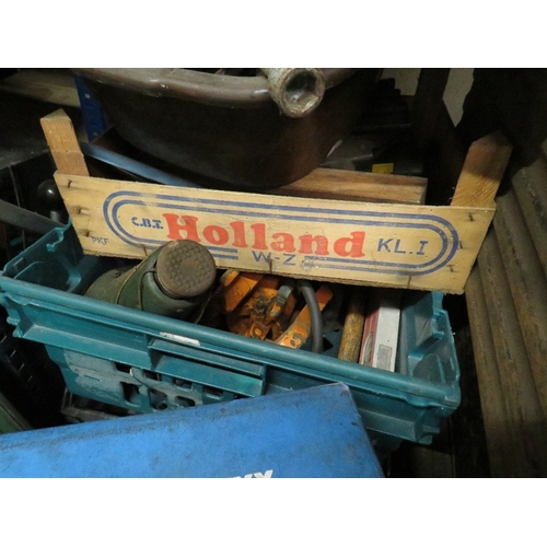 679 - A LARGE QUANTITY OF VINTAGE MECHANICS TOOLS AND TOOL BOXES (TRAY NOT INCLUDED)