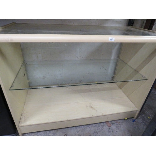 686 - A RETAIL GLASS AND WOODEN SHOP DISPLAY CABINET