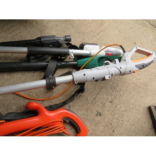 700 - A SELECTION OF ELECTRIC GARDEN TOOLS TO INCLUDE A FLYMO STRIMMER AND EXTENDABLE HEDGE TRIMMERS ETC