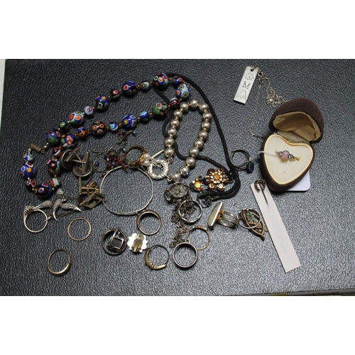 81 - A SELECTION OF COSTUME JEWELLERY TO INCLUDE A 9CT & SILVER RING