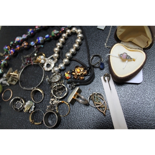 81 - A SELECTION OF COSTUME JEWELLERY TO INCLUDE A 9CT & SILVER RING