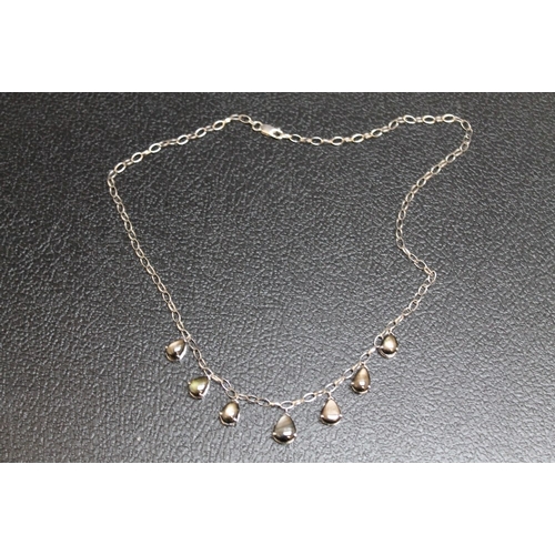 86 - A WHITE METAL NECKLACE SET WITH SEVEN TEARDROP SHAPED IRIDESCENT STONES, possibly 'Star Sapphires', ... 