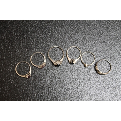 95 - A COLLECTION OF FIVE SILVER AND WHITE METAL RINGS SET WITH ASSORTED SEMI PRECIOUS STONES