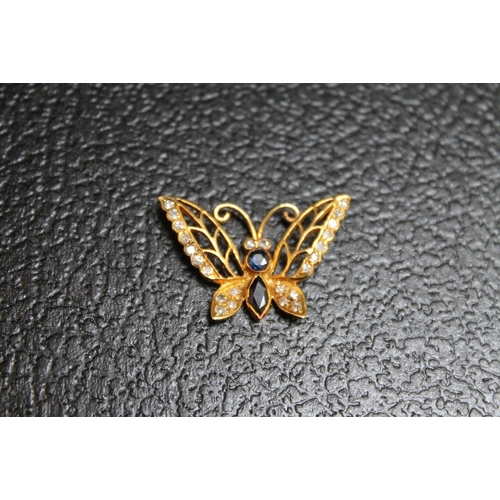 109 - A NOVELTY YELLOW METAL SAPPHIRE AND DIAMOND PENDANT IN THE FORM OF A BUTTERFLY, approx weight 1.7g, ... 