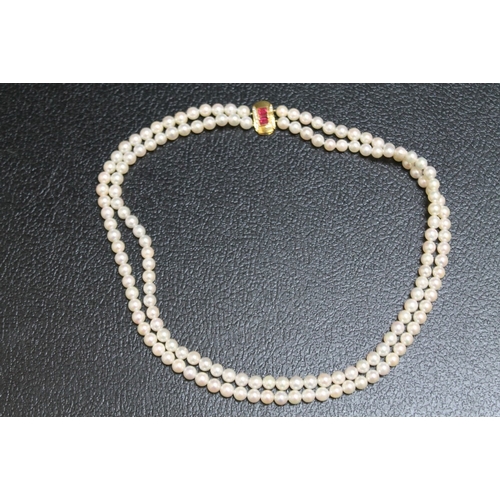 112 - A DOUBLE ROW STRAND OF FRESHWATER PEARLS ON AN UNMARKED YELLOW METAL CLASP, approx 44 cm