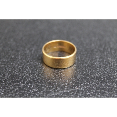 120 - A HALLMARKED 18 CARAT GOLD WEDDING BAND, approx weight 9.5g, ring size U