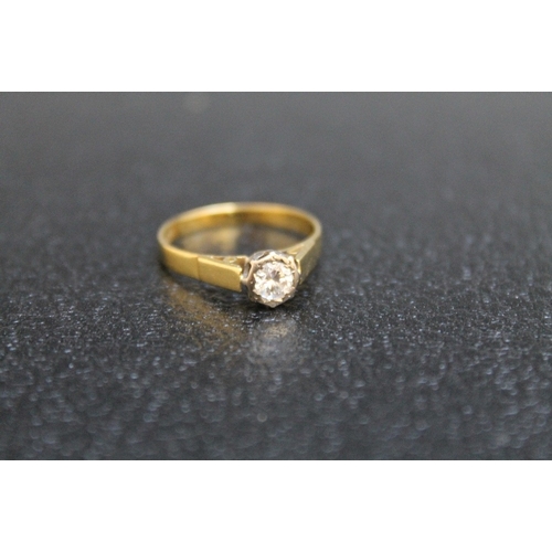 122 - AN 18CT GOLD DIAMOND SOLITAIRE RING, in an illusion setting, approx weight 3.1g, ring size R