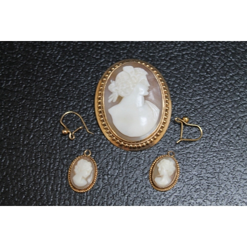 126 - A HALLMARKED 9 CARAT GOLD MOUNTED CAMEO BROOCH, together with a similar pair of earrings, brooch hei... 