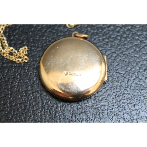 127 - A HALLMARKED 9 CARAT GOLD LOCKET, Dia 3 cm, approx weight 8.5g, together with a 14K stamped yellow m... 