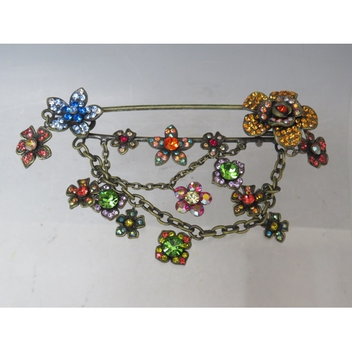 43 - TWO BUTLER AND WILSON FLORAL SPRAY ARTICULATED BROOCHES, L 14.5 cm, together with a similar kilt pin... 