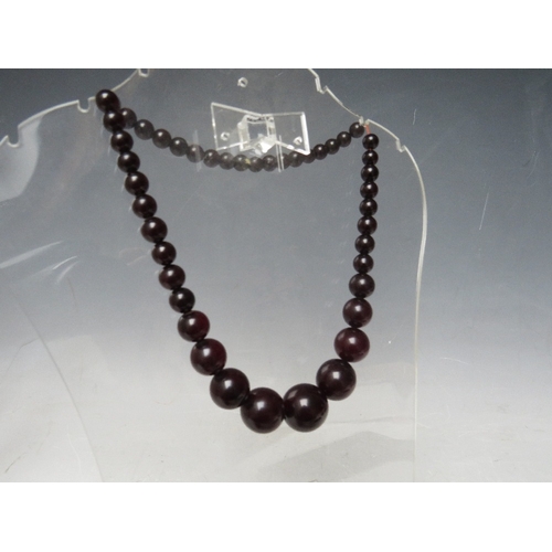 62 - A CHERRY RED FATURAN AMBER GRADUATED CIRCULAR BEAD NECKLACE, approx L 44 cm, approx weight 35 g