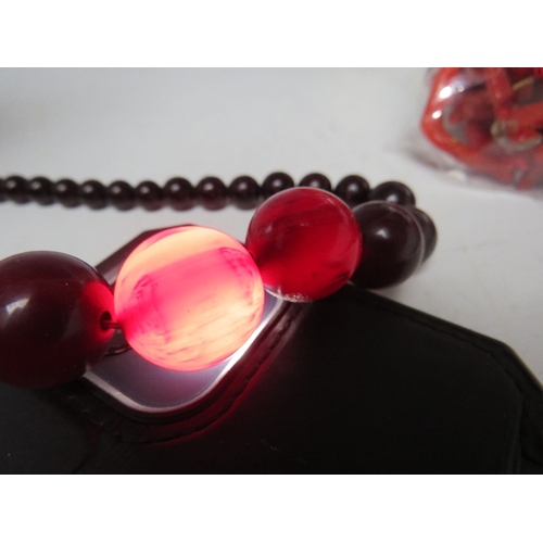 62 - A CHERRY RED FATURAN AMBER GRADUATED CIRCULAR BEAD NECKLACE, approx L 44 cm, approx weight 35 g