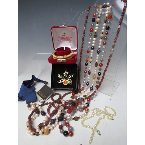 65 - A BOXED JOAN RIVERS BROOCH, together with a selection of other jewellery items