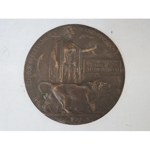 218 - A WW1 DEATH PLAQUE FOR 'HAROLD STEPHEN SMITH', Dia. 12 cm