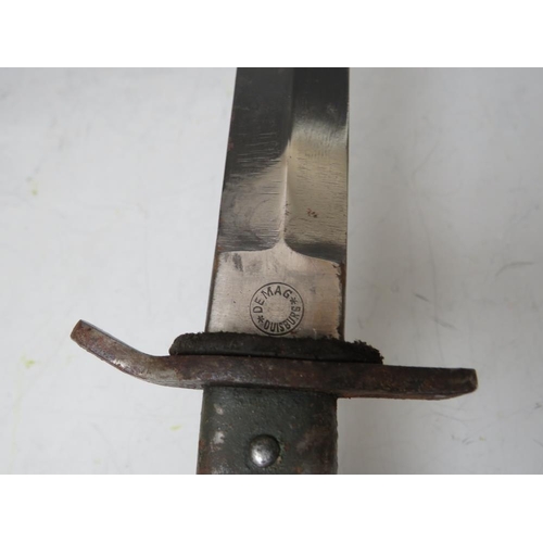 219 - A WW1 GERMAN BAYONET / KNIFE IN METAL SHEATH, blade L 15 cm, overall L 28 cm